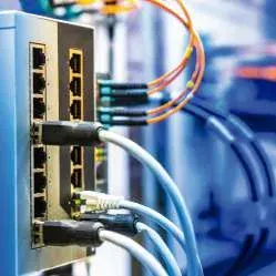Switch réseau industriel et câbles de communication